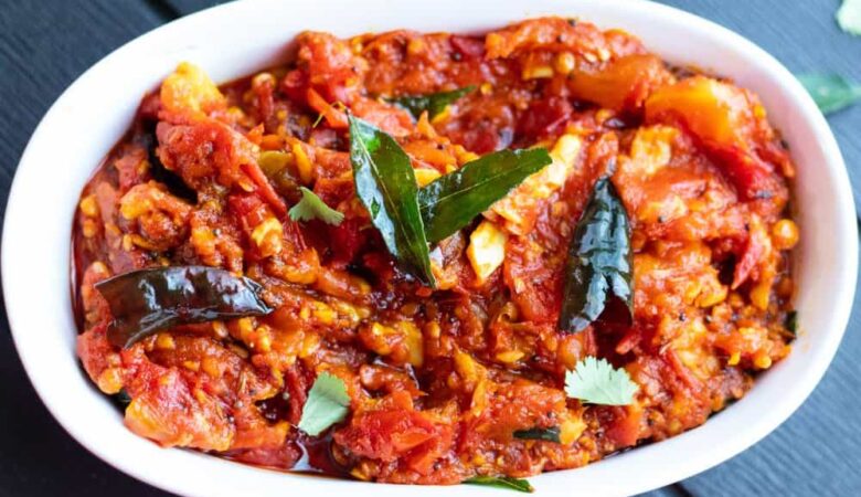 White Chillies And Tomato Curry